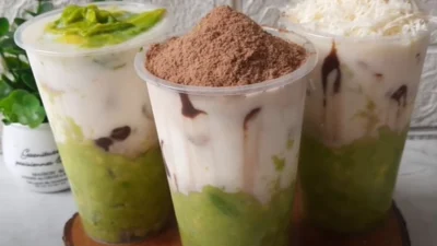 Resep Es Alpukat Kocok, Minuman Kekinian yang Dijamin Enak (image from Youtube Qyu Kitchen)