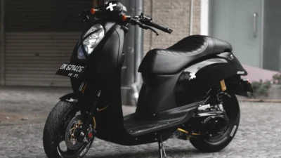 Scoopy Hitam