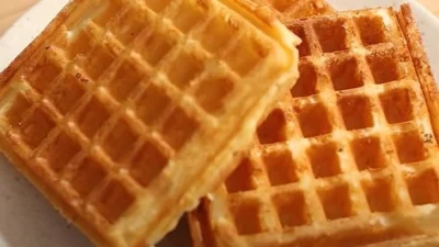 Resep Waffle Crispy dan Lembut, Gampang Kok Cuma 5 Menit (image from screenshot Youtube Devina Hermawan)