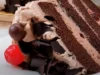 Resep Black Forest Slice Cake, Cocok Buat Hadiah Ulang Tahun (image from screenshot Youtube annisaa hawarizmi)