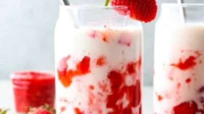 Resep Korean Strawberry Milk ala Korean Cafe, Cocok Buat Remaja Masa Kini! (image from screenshot drive me hungry)