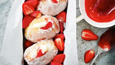 Ilustrasi Resep Bomboloni Selai Strawberry (Image From: Taste)