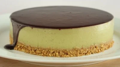 Resep Avocado Chocolate Mousses Cake, Kreasi Kue Lembut Tanpa Dipanggang (image from screenshot Youtube Spoonful Passion)