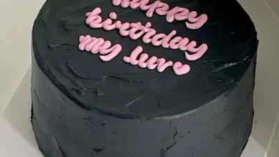 Pesona Korean Birthday Cake Aesthetic (Image From: Pinterest/Fab Mood)