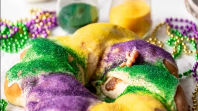 King Cake Delivery, Sebuah Kue yang Penuh Makna dan Kejutan di Dalamnya (Image From: House of Nash Eats)