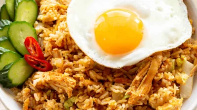 Ilustrasi Resep Nasi Goreng Gila ala Indonesia yang Pedesnya Ngawur (Image From: Wandercooks)