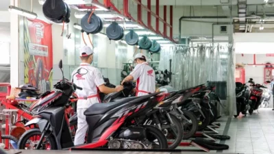 Catat: Panduan Servis Motor Mudah untuk Cewek-cewek yang Motoran Tiap Hari! (Sumber Gambar via BukaReview)