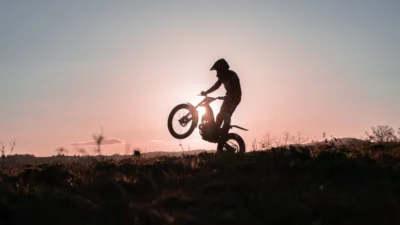 Rekomendasi Motor Trail Kecil, Pas Banget Buat Hadiah Si Kecil yang Senang Menaklukan Jalanan (Image From: Pexels/Lorenzo Castellino)