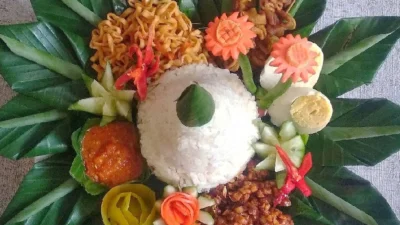 Nasi Tumpeng Kelapa