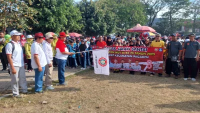 Ribuan Pelajar Ikut Gerak Jalan Santai Agustusan di Kecamatan Pagaden