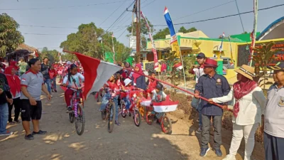 Ratusan Anak Ikut Pawai Sepeda Hias Agustusan di Desa Pangsor