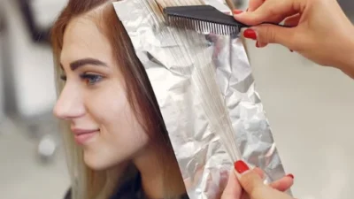 Tips Mewarnai Rambut Sendiri di Rumah, Lebih Praktis dan Hemat (image from Freepik)