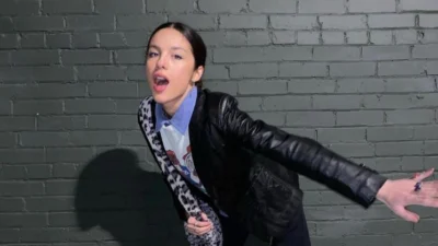 Lirik Lagu dan Terjemah Olivia Rodrigo 'Bad Idea Right?'