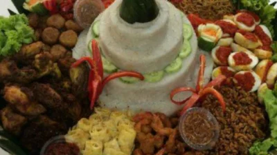 Simpangan Hidangan, 5 Cara Bikin Tumpeng Nasi Putih yang Lezat dan Elegan, Rekomendasi Hut RI ke-78!