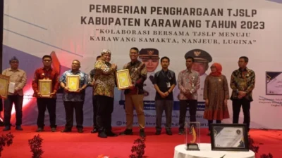 PLN UP3 Karawang Raih Penghargaan TJSLP 2023 dari Pemkab