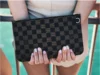 Daftar Harga Tas Louis Vuitton Asli, via Unsplash-Evelyn Semenyuk