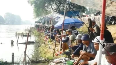 HUT ke-390 Karawang, Warga Antusias Ikuti Mancing Gratis