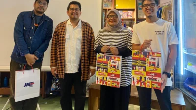 JNE Dukung Tab Space Produksi Karya Seniman Disabilitas di Bandung