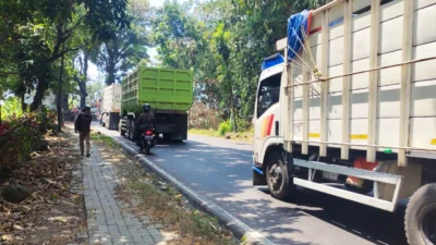 Warga Ngeluh Mobil Berat Beroperasi di Pagi Hari, Padahal Subang Sudah Punya Aturan Pembatasan Operasional