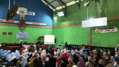 Orang Tua Siswa PAUD di Kecamatan Ciater Ikuti Kegiatan Parenting 