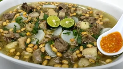 Resep Soto Bandung, Santapan Hangat yang Menggugah Selera di Lidah (image from screenshot Youtube CR COOK)