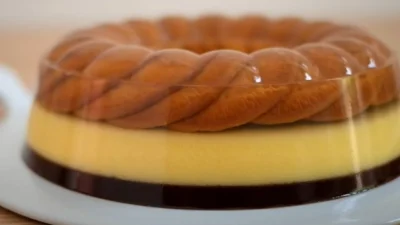 Resep Puding Marie Regal 3 Lapis, Kreasi Unik yang Bisa Jadi Ide Jualan (image from screenshot Youtube lis achmady)