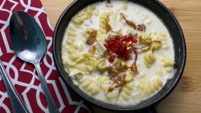 Resep Setup Makaroni, Hidangan Khas Solo dengan Tekstur Creamy dan Lembut (image from screenshot Youtube chef brian wicaksono)