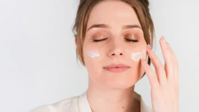 Ketahui 4 Perbedaan Moisturizer dan Day Cream Sebagai Skincare Biar Gak Tertukar (image from Freepik)