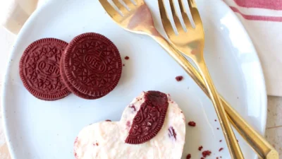 Resep Red Velvet Oreo Cheesecake (Image From: Whitney Bond)