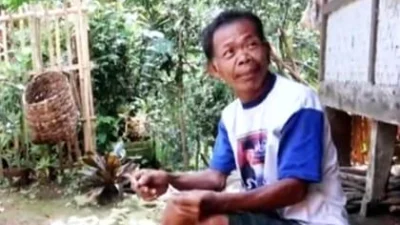 Supena Warga Kampung Palasari Desa Sukakerti Cisalak Bertahan Hidup Tanpa Listrik