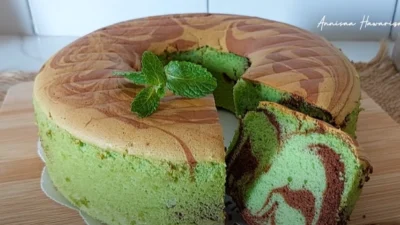 Resep Bolu Marmer Pandan, Kelembutan Kue dalam Satu Gigitan yang Pas (image from screenshot Youtube annisaa hawarizmi)