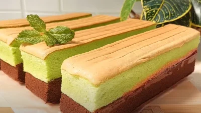 Resep Bolu Panggang Coklat Pandan Super Lembut Mirip Kaya di Toko Kue Mahal (image from screenshot Youtube annisaa hawarizmi)