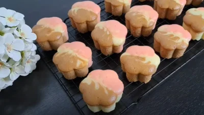 Resep Bolu Kukus Neapolitan, Tampilan Mirip Es Krim yang Menggugah Selera (image from screenshot Youtube arizky family)