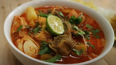 Resep Soto Mie Bogor, Santapan Hangat yang Praktis Dibuat di Rumah (image from screenshot Youtube hareni agustina)