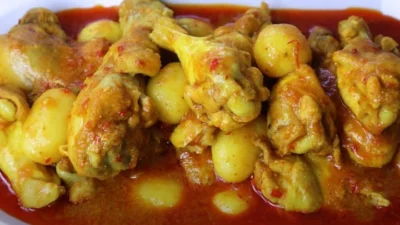 Buat di Rumah Resep Gulai Ayam Kentang, Sajian Sederhana untuk Keluarga (image from screenshot Youtube indoculinaire hunter)