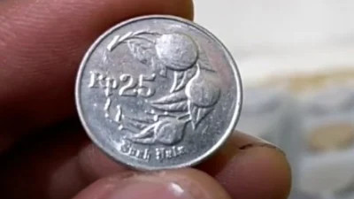 Buru Sekarang Juga Koin Uang 25 Rupiah Bergambar Buah Pala Dijamin Asli (image from screenshot Youtube seputar coin)