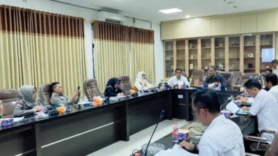 DPRD Godok Raperda Pembinaan Jasa Konstruksi, Pemenuhan Kualifikasi Lingkungan Swasta