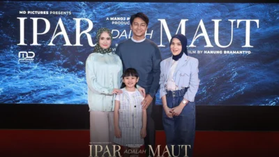 Sinopsis Film Ipar Adalah Maut, Deva Mahenra Gantikan Omar Daniel