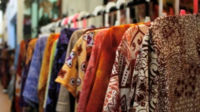 Potensi Batik di Era Modern: Tren, Ekonomi, dan Budaya