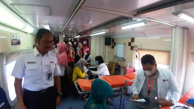 Bakti Sosial Rail Clinic Jadikan Gerbong Kereta Jadi Tempat Pengobatan Gratis