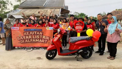 Bangbang Warga Cilamaya Wetan, Bayar Listrik di Alfamart Dapat Hadiah Motor