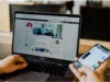 Cara Mencari Teman di Facebook dengan Cepat, via Unsplash, Austin Distel