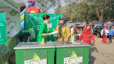 Ekonomi Pencuci Piring Meriahkan Hari Perhubungan Nasional 2023