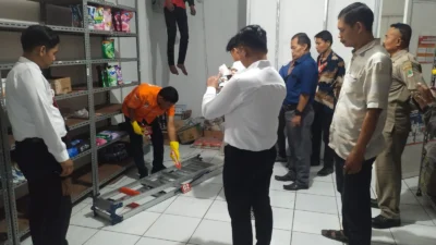 Karyawan Alfamart Gantung Diri di Plapon Toko, Polisi Langsung Olah TKP