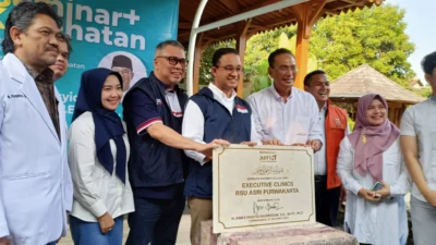 Tokoh-Bakal Calon Presiden (Bacapres) Anies Baswedan meresmikan Poliklinik Executive RSU Asri, Jl. Veteran No.15, Kabupaten Purwakarta, Sabtu (7/10).