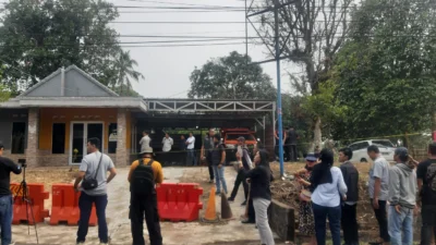 olah TKP di lokasi pembunuhan ibu dan anak di Subang