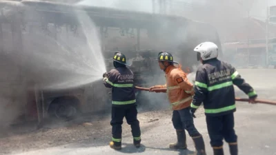 Bus Pariwisata di Depan SPBU Tambakan Terbakar Kerugian Capai 200 juta.