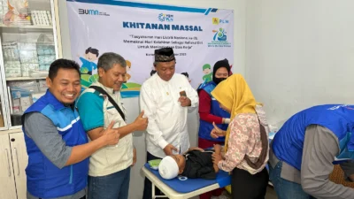 Perayaan HLN ke-78 bersama YBM, PLN UP3 Karawang adakan khitanan massal