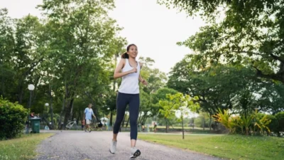 Rutin Jalan Kaki Dapat Mencegah Mati Muda juga Dapat Membuat Awet Muda