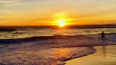 Sunset di Pantai Batu Belig, Surga Tersembunyi di Bali